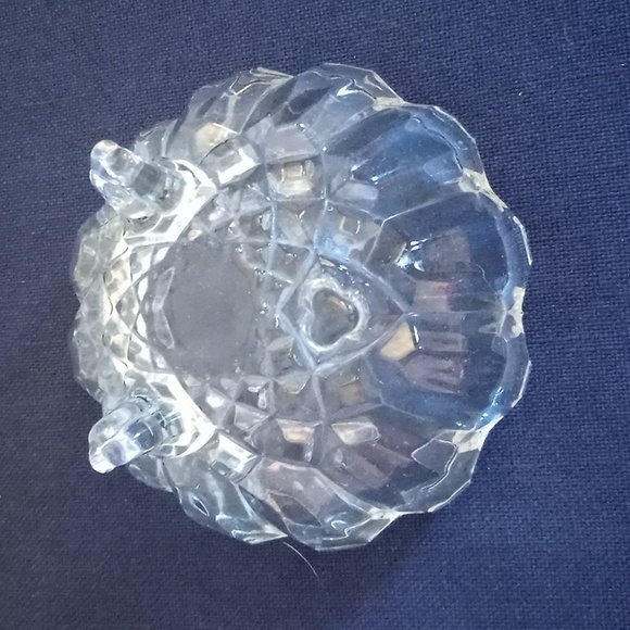 MIKASA GLASS DISH, UNIQUELY SHAPED SCALLOPS ON RIM,3 FEET,STAR INSIDE ON BOTTOM - Picture 4 of 7